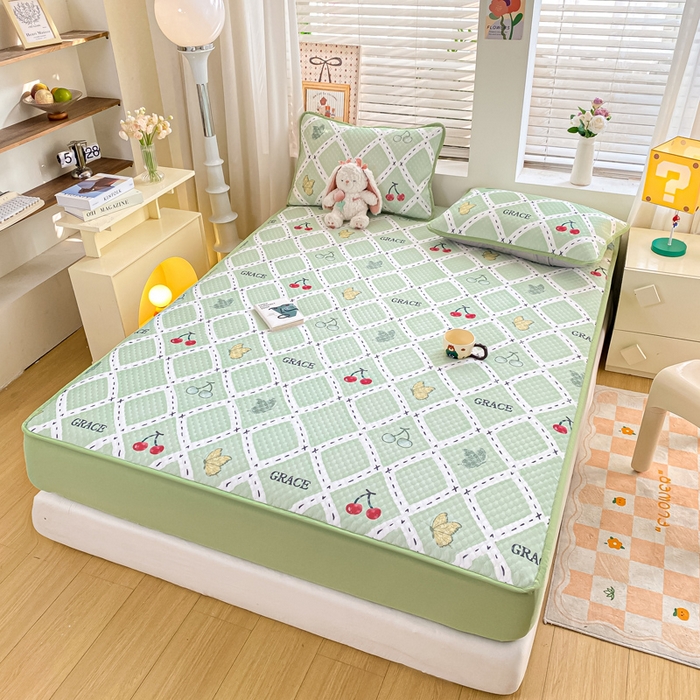 91家纺网 家纺一手货源 找家纺 慕梵家居 2025新款冰豆豆数码印花圆网凉席款凉席席子三件套 蝴蝶樱桃