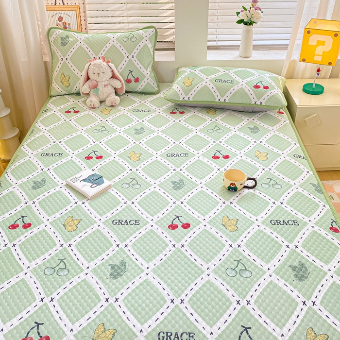 91家纺网 家纺一手货源 找家纺 慕梵家居 2025新款冰豆豆数码印花圆网凉席款凉席席子三件套 蝴蝶樱桃