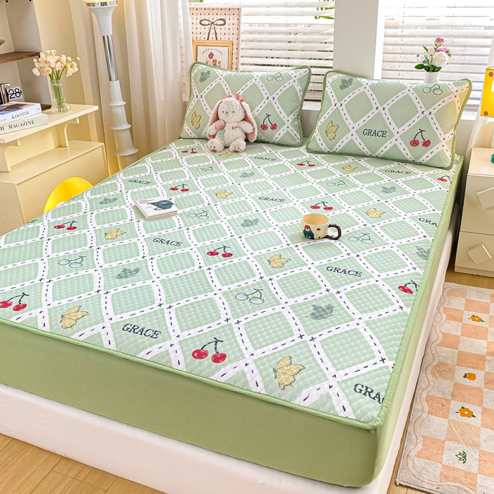 91家纺网 家纺一手货源 找家纺 慕梵家居 2025新款冰豆豆数码印花圆网凉席款凉席席子三件套 蝴蝶樱桃