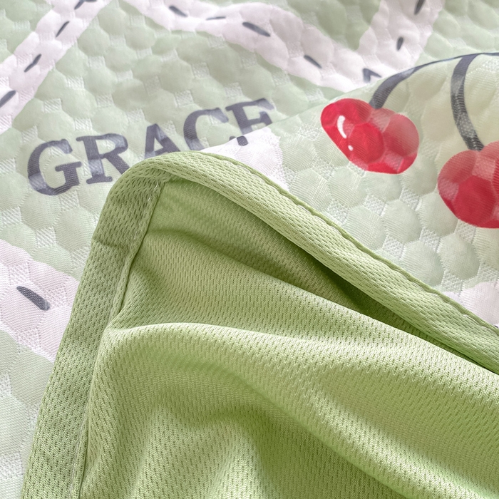 91家纺网 家纺一手货源 找家纺 慕梵家居 2025新款冰豆豆数码印花圆网凉席款凉席席子三件套 蝴蝶樱桃