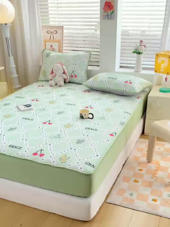 91家纺网 家纺一手货源 找家纺 慕梵家居 2025新款冰豆豆数码印花圆网凉席款凉席席子三件套 蝴蝶樱桃