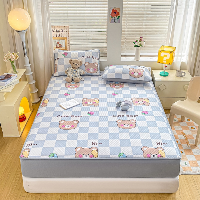 91家纺网 家纺一手货源 找家纺 慕梵家居 2025新款冰豆豆数码印花圆网凉席款凉席席子三件套 可爱熊-蓝