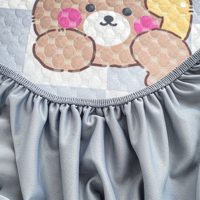 91家纺网 家纺一手货源 找家纺 慕梵家居 2025新款冰豆豆数码印花圆网凉席款凉席席子三件套 可爱熊-蓝