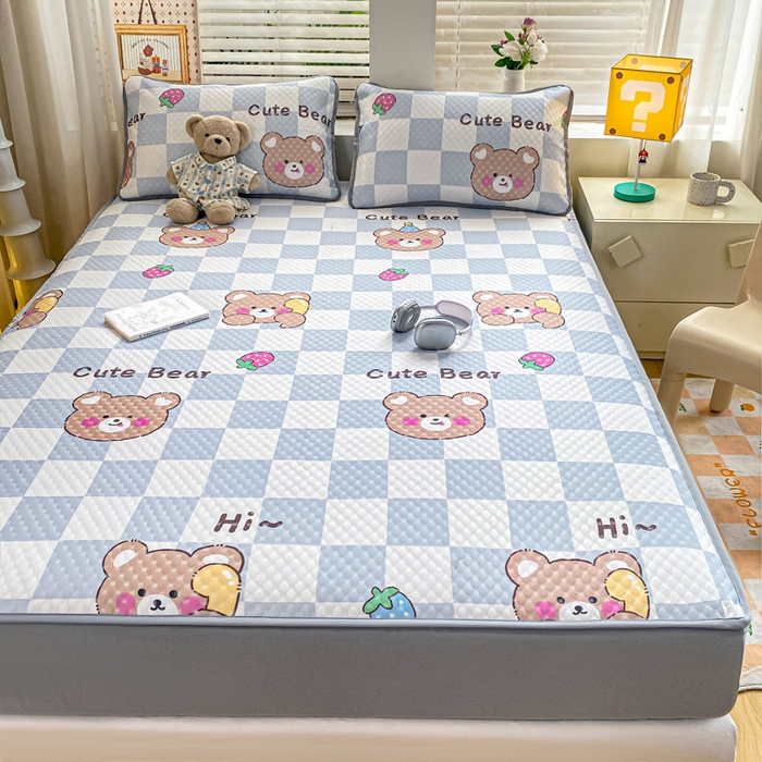 91家纺网 家纺一手货源 找家纺 慕梵家居 2025新款冰豆豆数码印花圆网凉席款凉席席子三件套 可爱熊-蓝