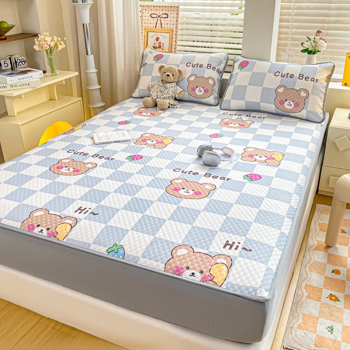 91家纺网 家纺一手货源 找家纺 慕梵家居 2025新款冰豆豆数码印花圆网凉席款凉席席子三件套 可爱熊-蓝