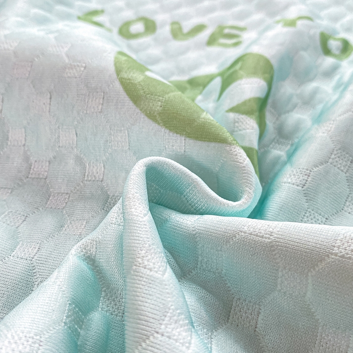 91家纺网 家纺一手货源 找家纺 慕梵家居 2025新款冰豆豆数码印花圆网凉席款凉席席子三件套 美好一天