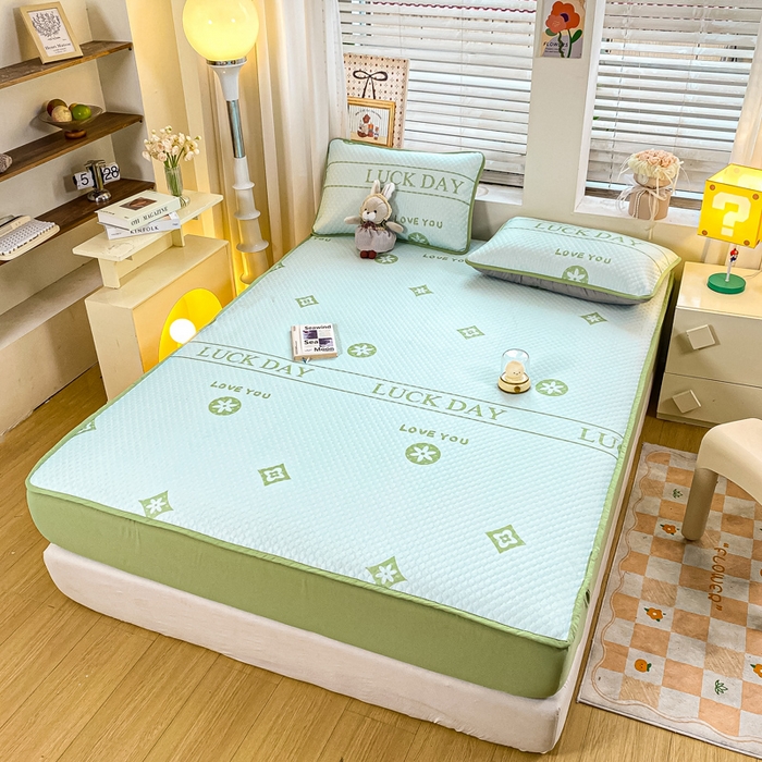 91家纺网 家纺一手货源 找家纺 慕梵家居 2025新款冰豆豆数码印花圆网凉席款凉席席子三件套 美好一天