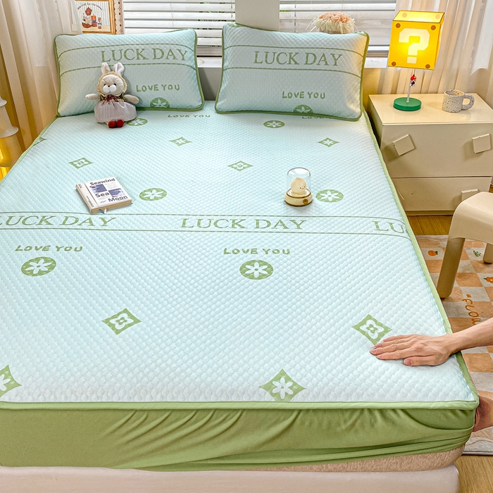 91家纺网 家纺一手货源 找家纺 慕梵家居 2025新款冰豆豆数码印花圆网凉席款凉席席子三件套 美好一天