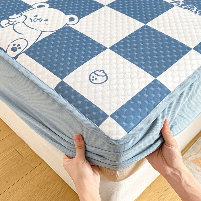 91家纺网 家纺一手货源 找家纺 慕梵家居 2025新款冰豆豆数码印花圆网凉席款凉席席子三件套 格子熊