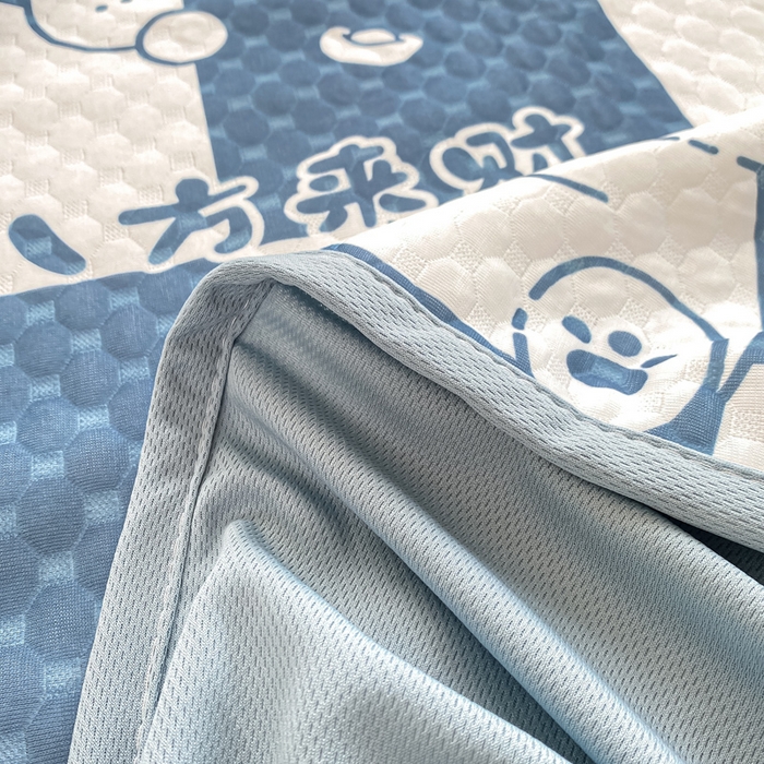 91家纺网 家纺一手货源 找家纺 慕梵家居 2025新款冰豆豆数码印花圆网凉席款凉席席子三件套 格子熊