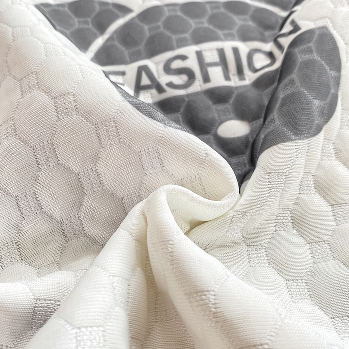 91家纺网 家纺一手货源 找家纺 慕梵家居 2025新款冰豆豆数码印花圆网凉席款凉席席子三件套 潮牌熊