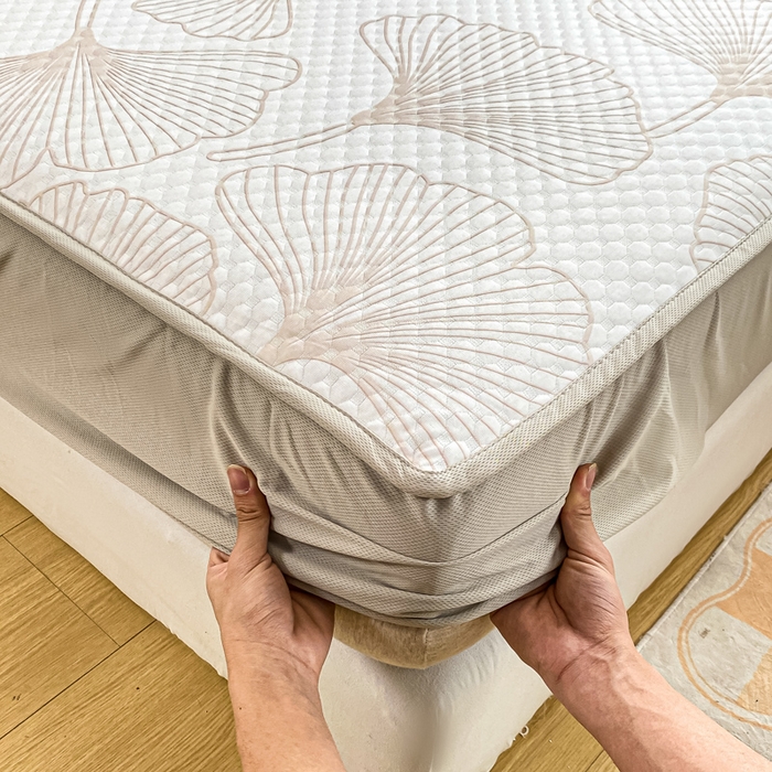 91家纺网 家纺一手货源 找家纺 慕梵家居 2025新款冰豆豆数码印花圆网凉席款凉席席子三件套 芭蕉叶