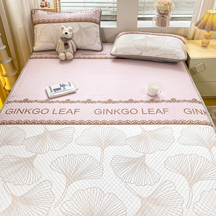 91家纺网 家纺一手货源 找家纺 慕梵家居 2025新款冰豆豆数码印花圆网凉席款凉席席子三件套 芭蕉叶