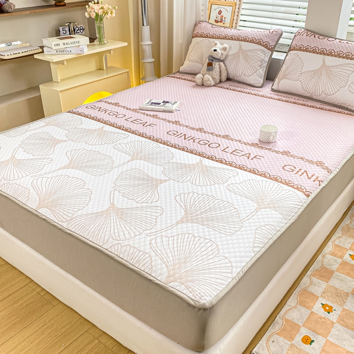 91家纺网 家纺一手货源 找家纺 慕梵家居 2025新款冰豆豆数码印花圆网凉席款凉席席子三件套 芭蕉叶