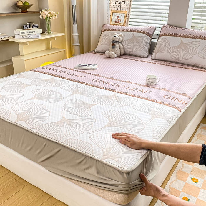 91家纺网 家纺一手货源 找家纺 慕梵家居 2025新款冰豆豆数码印花圆网凉席款凉席席子三件套 芭蕉叶