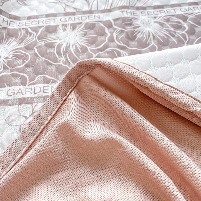 91家纺网 家纺一手货源 找家纺 慕梵家居 2025新款冰豆豆数码印花圆网凉席款凉席席子三件套 格桑花