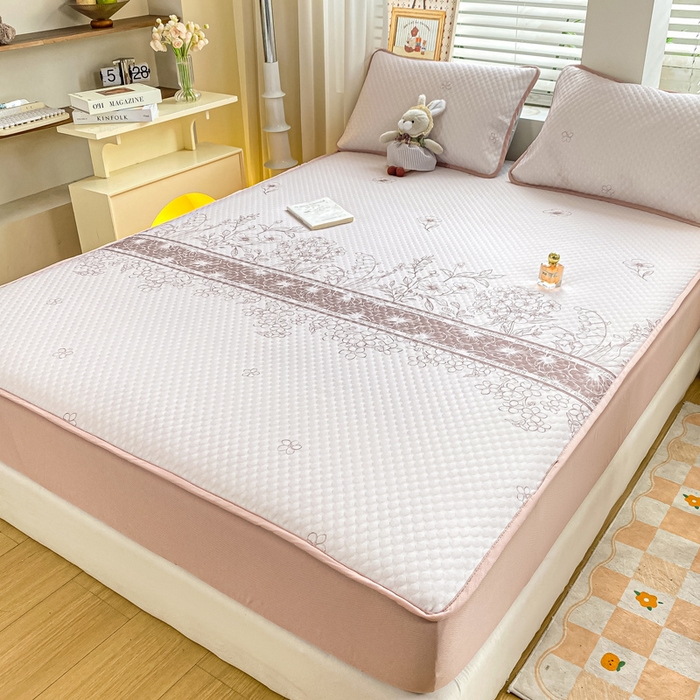 91家纺网 家纺一手货源 找家纺 慕梵家居 2025新款冰豆豆数码印花圆网凉席款凉席席子三件套 格桑花