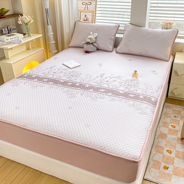 91家纺网 家纺一手货源 找家纺 慕梵家居 2025新款冰豆豆数码印花圆网凉席款凉席席子三件套 格桑花