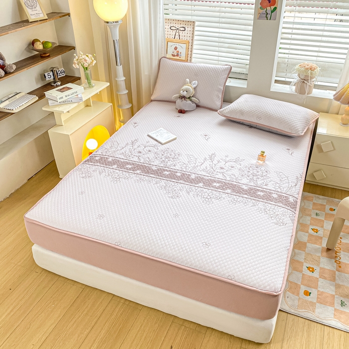 91家纺网 家纺一手货源 找家纺 慕梵家居 2025新款冰豆豆数码印花圆网凉席款凉席席子三件套 格桑花