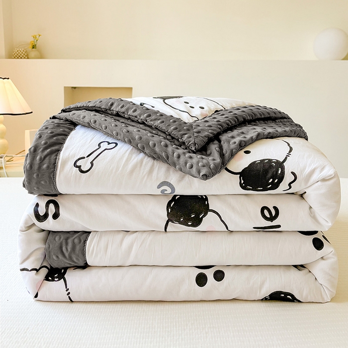 91家纺网 家纺一手货源 找家纺 美梦里 2025春夏新款新疆棉花豆豆被夏被夏凉被空调被 狗狗乐园（豆豆被）