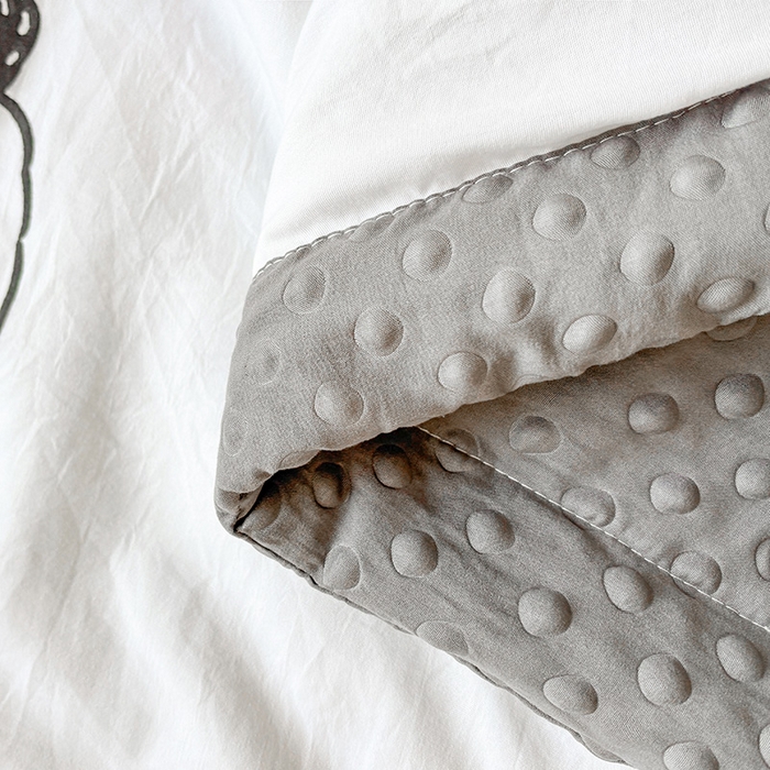 91家纺网 家纺一手货源 找家纺 美梦里 2025春夏新款新疆棉花豆豆被夏被夏凉被空调被 狗狗乐园（豆豆被）