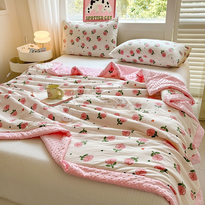 91家纺网 家纺一手货源 找家纺 美梦里 2025春夏新款新疆棉花豆豆被夏被夏凉被空调被 花儿小兔（豆豆被）