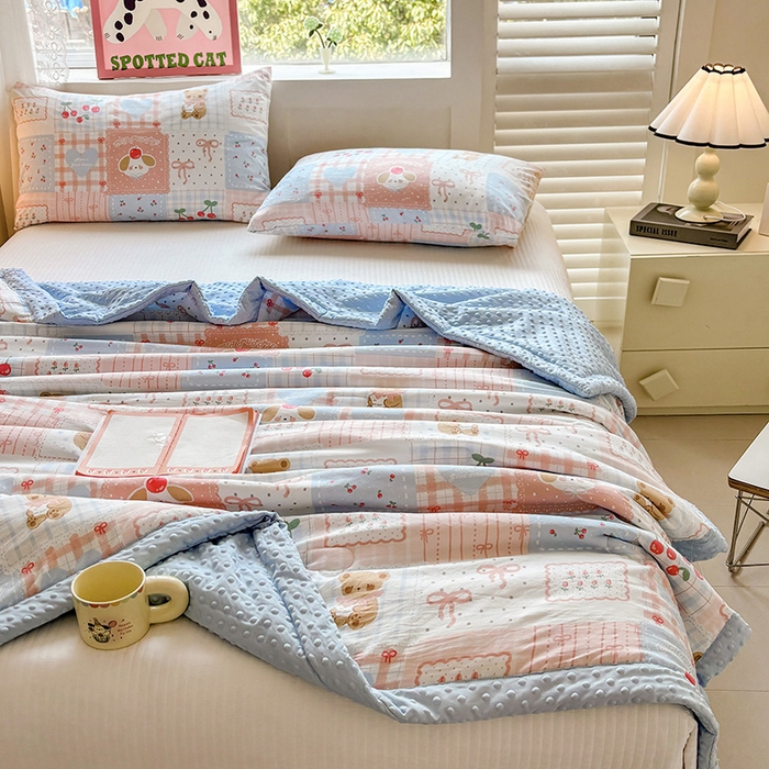 91家纺网 家纺一手货源 找家纺 美梦里 2025春夏新款新疆棉花豆豆被夏被夏凉被空调被 萌宠派对（豆豆被）