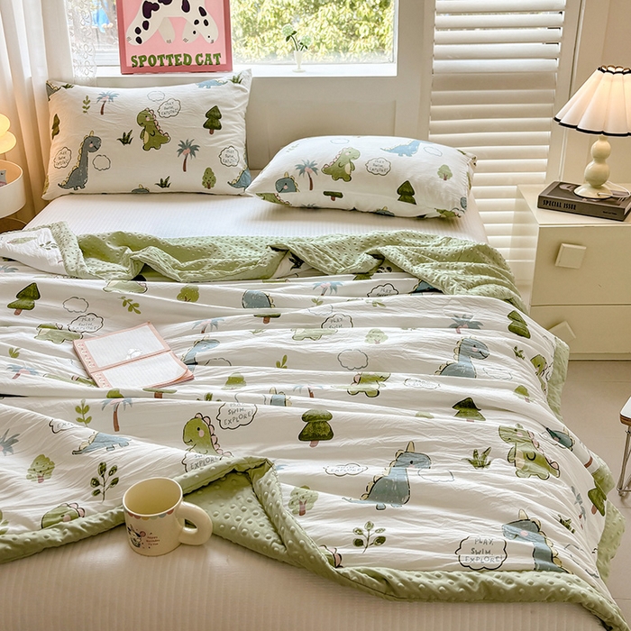 91家纺网 家纺一手货源 找家纺 美梦里 2025春夏新款新疆棉花豆豆被夏被夏凉被空调被 小恐龙（豆豆被）