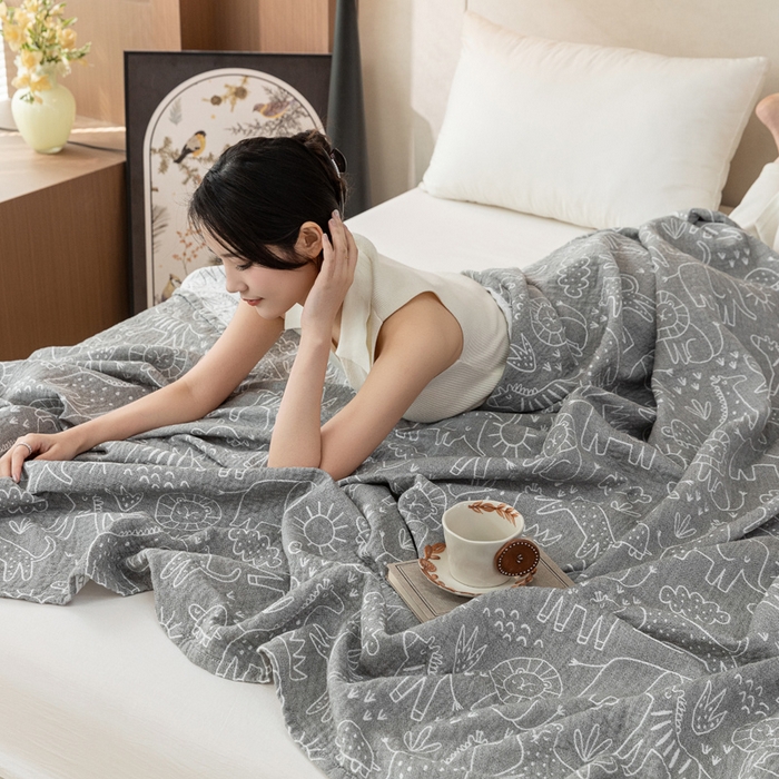 91家纺网 家纺一手货源 找家纺 乐家毛巾被 2025春夏新款三层棉全棉纯棉毛巾被 灰色简笔画