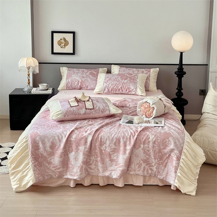 91家纺网 家纺一手货源 找家纺 （总）一左一右 2025新款法式少女风数码印花褶皱花边亲肤棉夏凉被大豆被夏被四件套（提供买家秀）