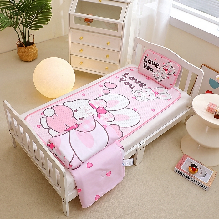 91家纺网 家纺一手货源 找家纺 八零年代  2025新款3D凉豆豆大版卡通儿童凉席夏被三件套冰豆豆凉席 凉豆豆 爱心小兔