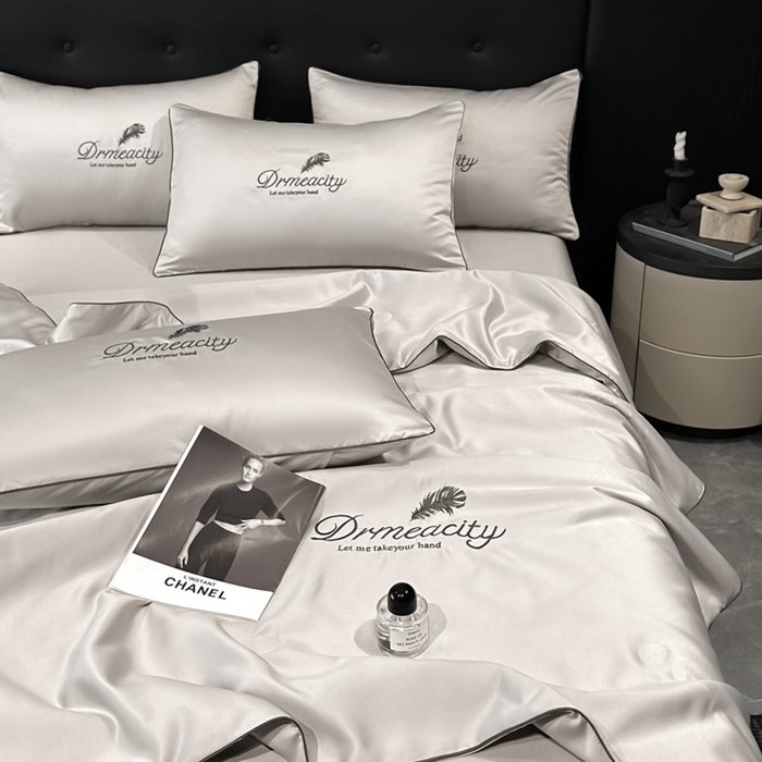 91家纺网 家纺一手货源 找家纺 伊梵居 2025新款水洗真丝刺绣夏被四件套 梦羽-山灰