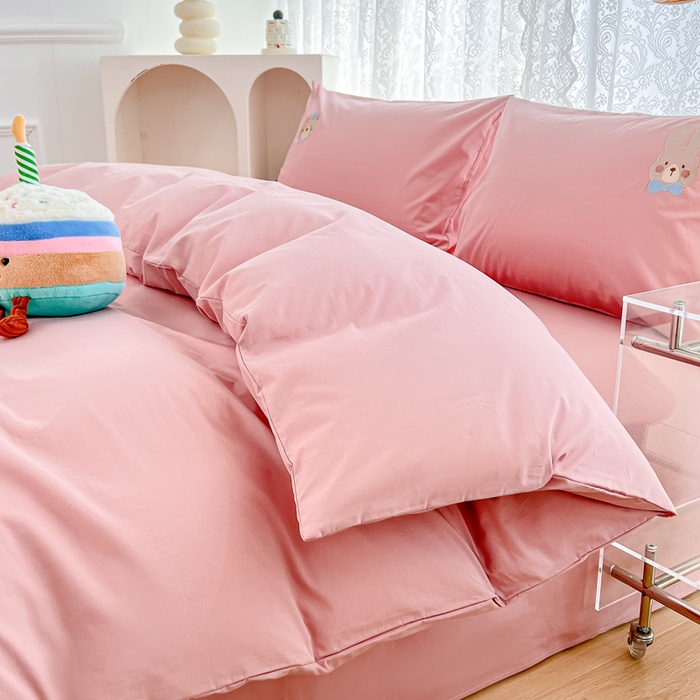 91家纺网 家纺一手货源 找家纺 曼町家居 2025春夏新款40支全棉纯棉水洗棉刺绣四件套 元气星喵-慕斯粉