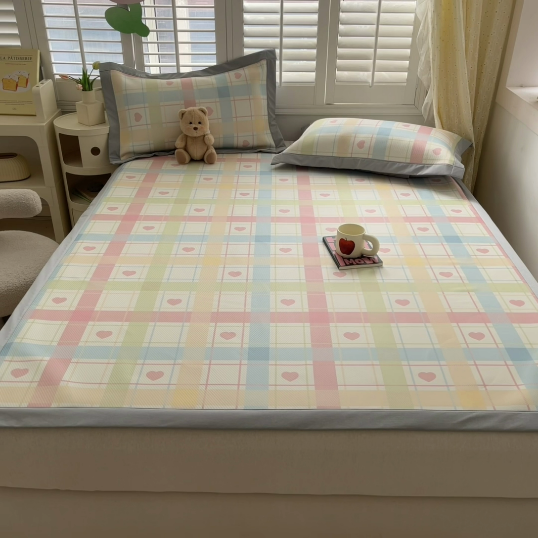 91家纺网 家纺一手货源 找家纺 星座家纺 2025新款复合提花凉感丝凉席三件套平铺款 爱心气泡粉