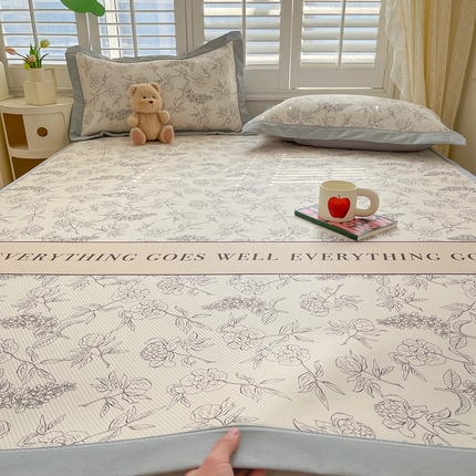 91家纺网 家纺一手货源 找家纺 星座家纺 2025新款复合提花凉感丝凉席三件套平铺款 午后茶花