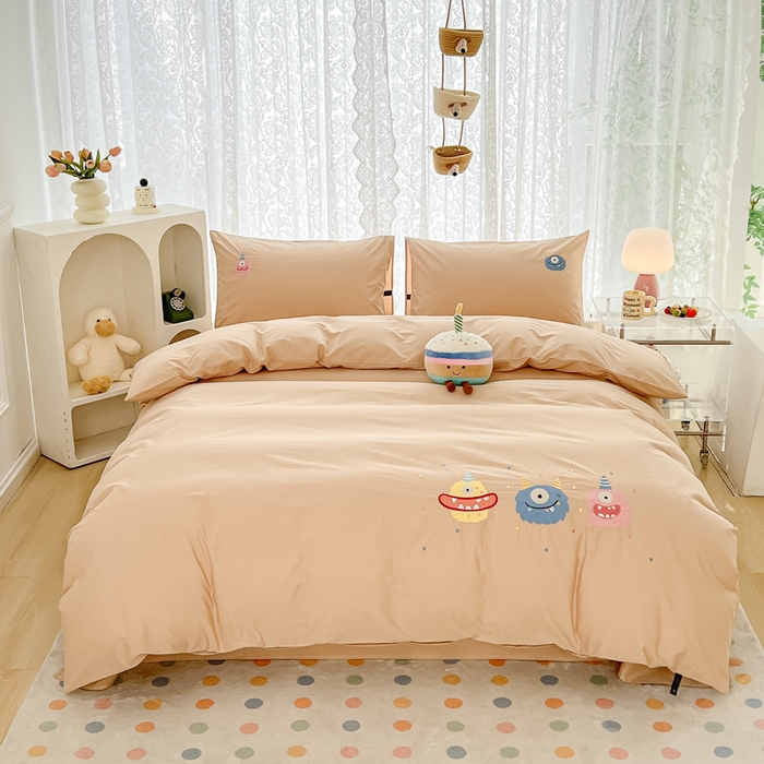 91家纺网 家纺一手货源 找家纺 曼町家居 2025春夏新款40支全棉纯棉水洗棉刺绣四件套 哆啦趣梦--浅纱色