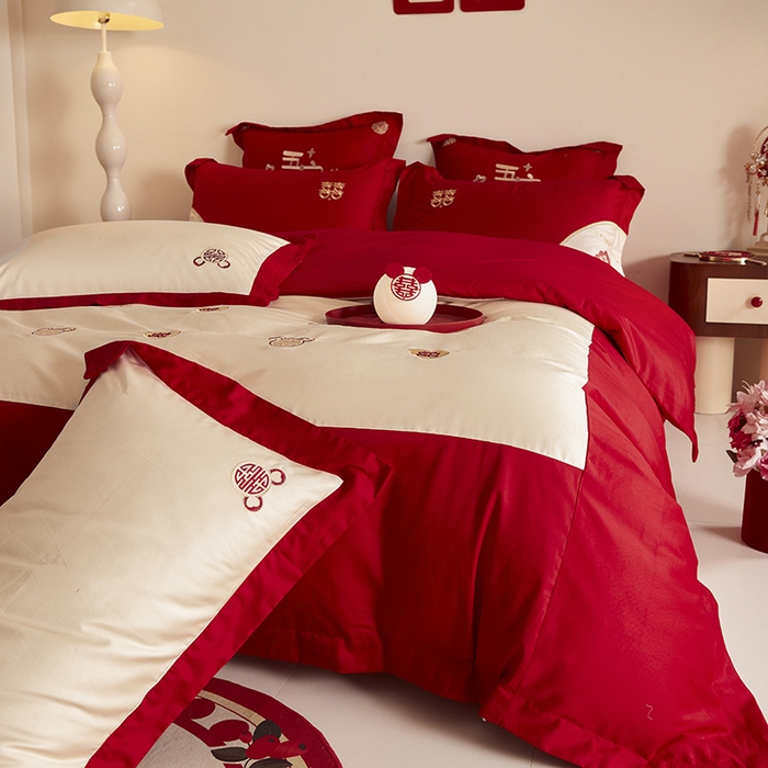 91家纺网 家纺一手货源 找家纺 玉雅家纺 2025新款长绒棉花边款刺绣时尚婚庆四件套 心欢喜