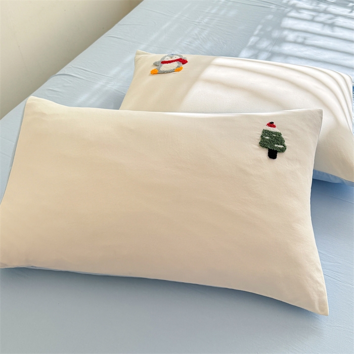 91家纺网 家纺一手货源 找家纺 多品 2025春夏新款水洗棉毛巾绣卡通系列被套单件-单被套 豆丁企鹅 白