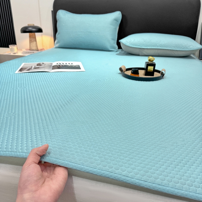 91家纺网 家纺一手货源 找家纺 春寻家纺 2025新款凉豆豆凉席冰丝席 天空蓝