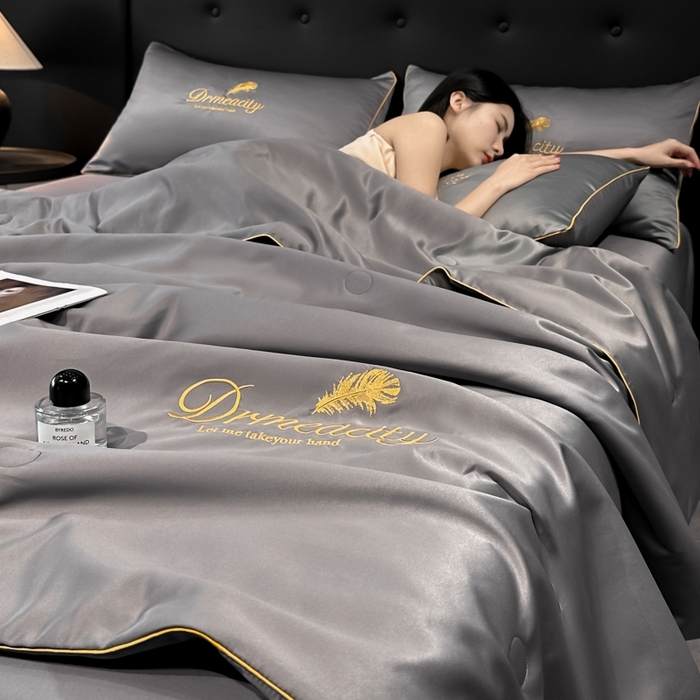 91家纺网 家纺一手货源 找家纺 伊梵居 2025新款水洗真丝刺绣夏被四件套 梦羽-高级灰