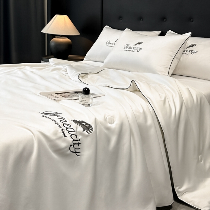 91家纺网 家纺一手货源 找家纺 伊梵居 2025新款水洗真丝刺绣夏被四件套 梦羽-本白