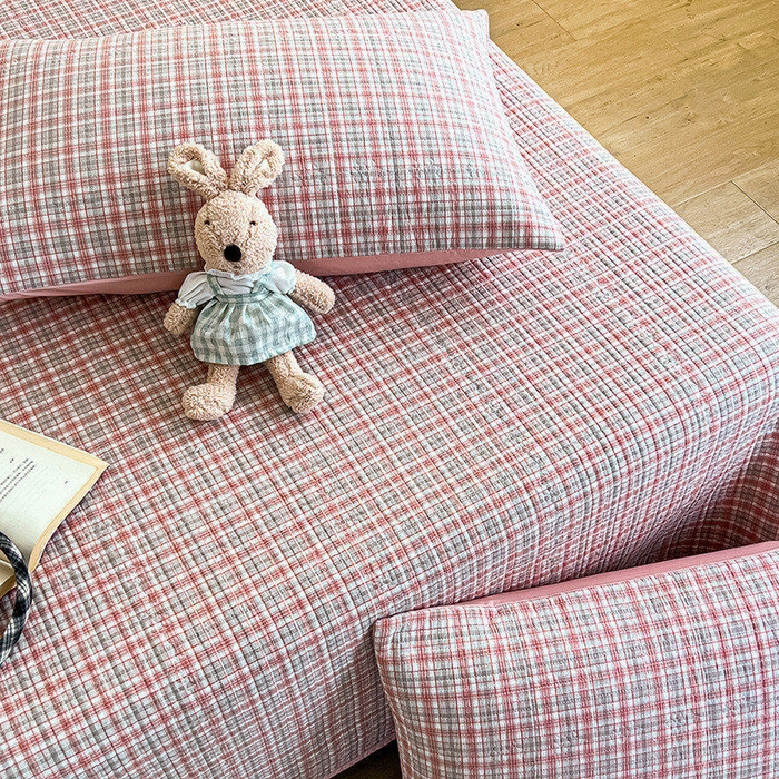 91家纺网 家纺一手货源 找家纺 沐纯家居 2025新款格子款天丝棉床盖三件套 布丁粉