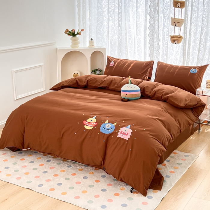 91家纺网 家纺一手货源 找家纺 曼町家居 2025春夏新款40支全棉纯棉水洗棉刺绣四件套 哆啦趣梦-复古咖