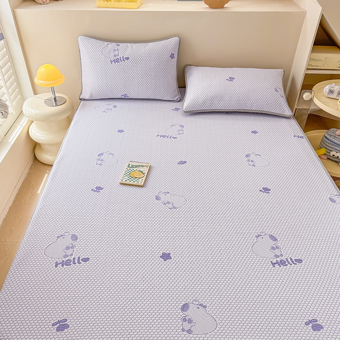 91家纺网 家纺一手货源 找家纺 雪鲨家纺  2025新款凉感冰豆豆凉席凉豆豆三件套冰丝提花软席PE 卡皮巴拉紫