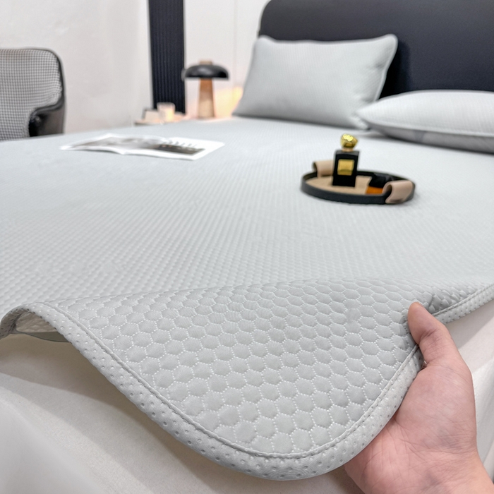 91家纺网 家纺一手货源 找家纺 春寻家纺 2025新款凉豆豆凉席冰丝席 高级灰