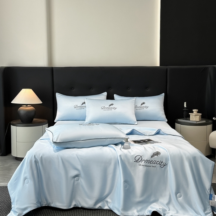 91家纺网 家纺一手货源 找家纺 伊梵居 2025新款水洗真丝刺绣夏被四件套 梦羽-天空蓝