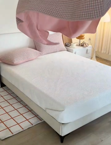 91家纺网 家纺一手货源 找家纺 沐纯家居 2025新款格子款天丝棉床盖三件套 布丁粉