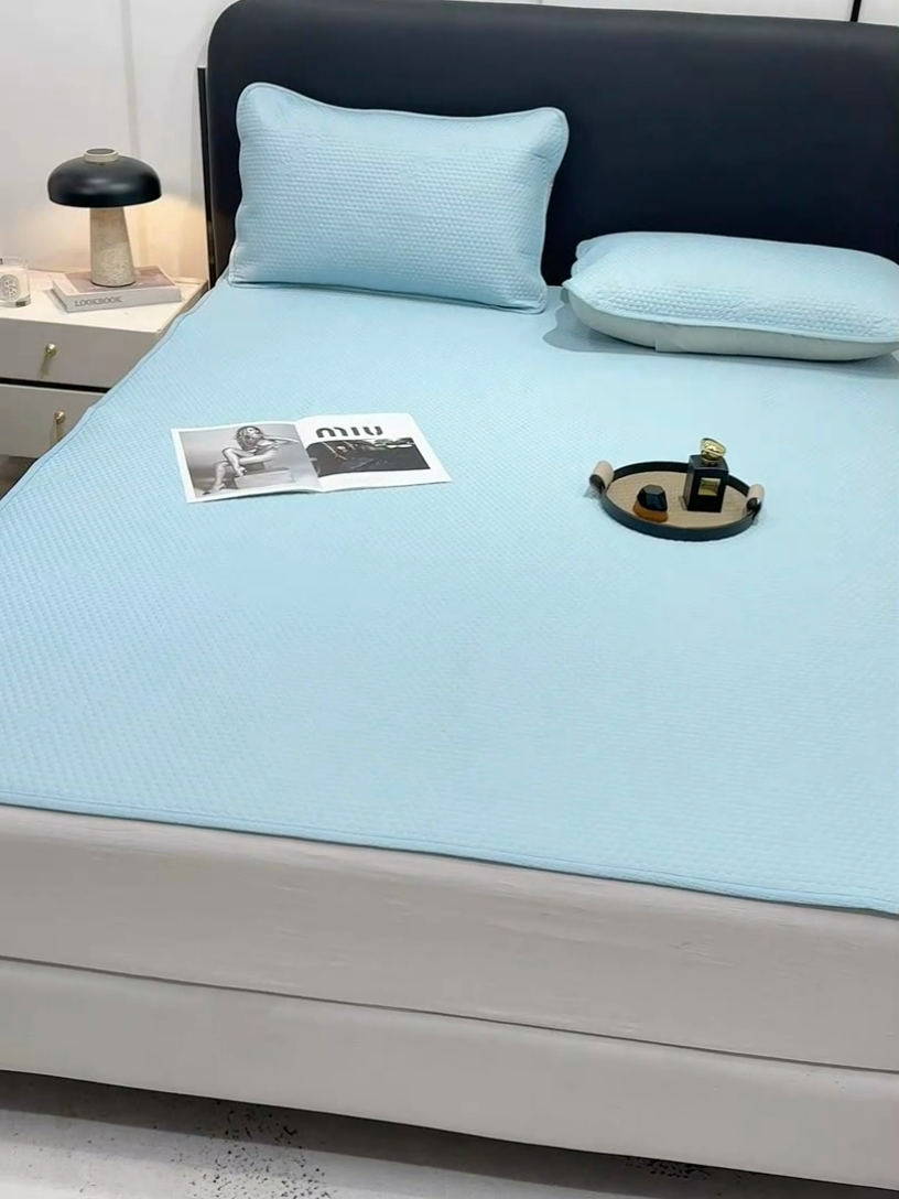 91家纺网 家纺一手货源 找家纺 春寻家纺 2025新款凉豆豆凉席冰丝席 天空蓝