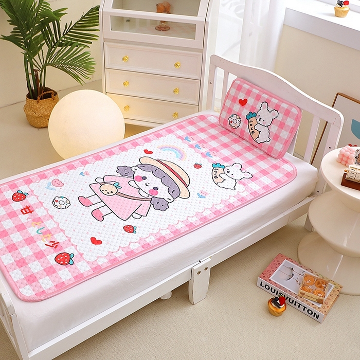 91家纺网 家纺一手货源 找家纺 八零年代  2025新款3D凉豆豆大版卡通儿童凉席夏被三件套冰豆豆凉席 凉豆豆 可爱女孩