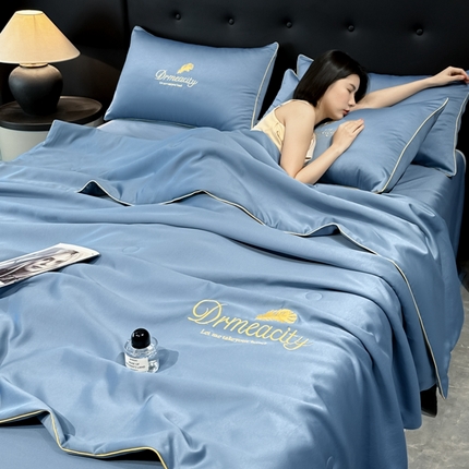 91家纺网 家纺一手货源 找家纺 伊梵居 2025新款水洗真丝刺绣夏被四件套 梦羽-宾利蓝